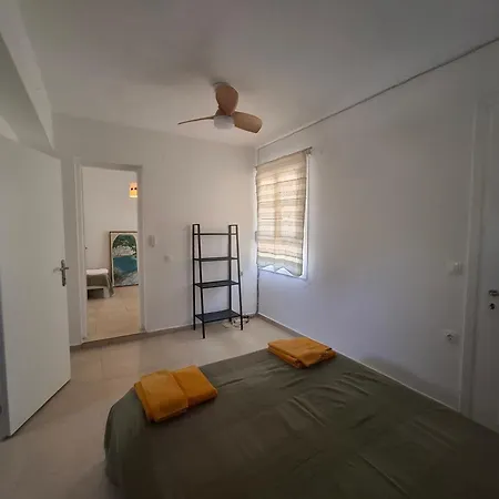 Myrto Yellow House بيت للعطل *