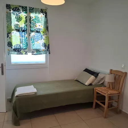 Myrto Yellow House بيت للعطل