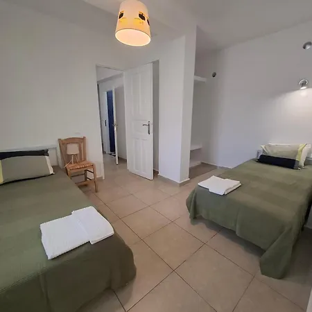 Myrto Yellow House بيت للعطل *