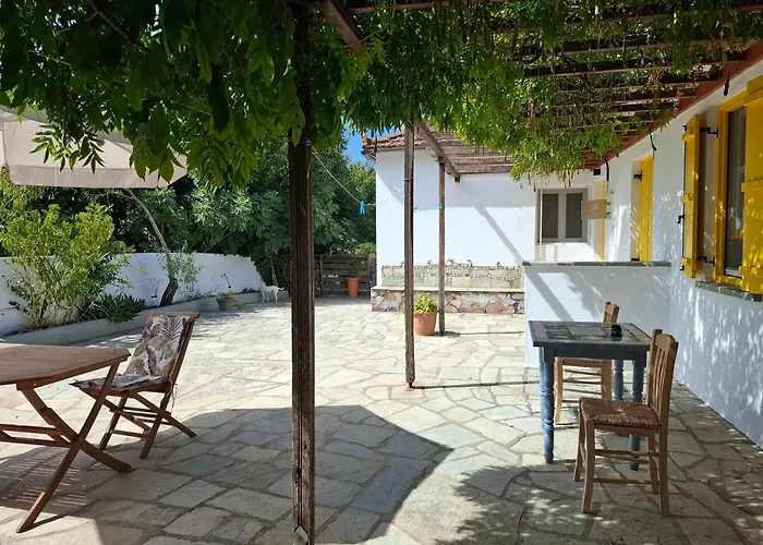 Case de vacanță Myrto Yellow House *