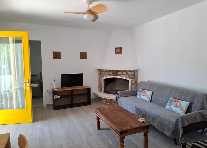 Myrto Yellow House Case de vacanță